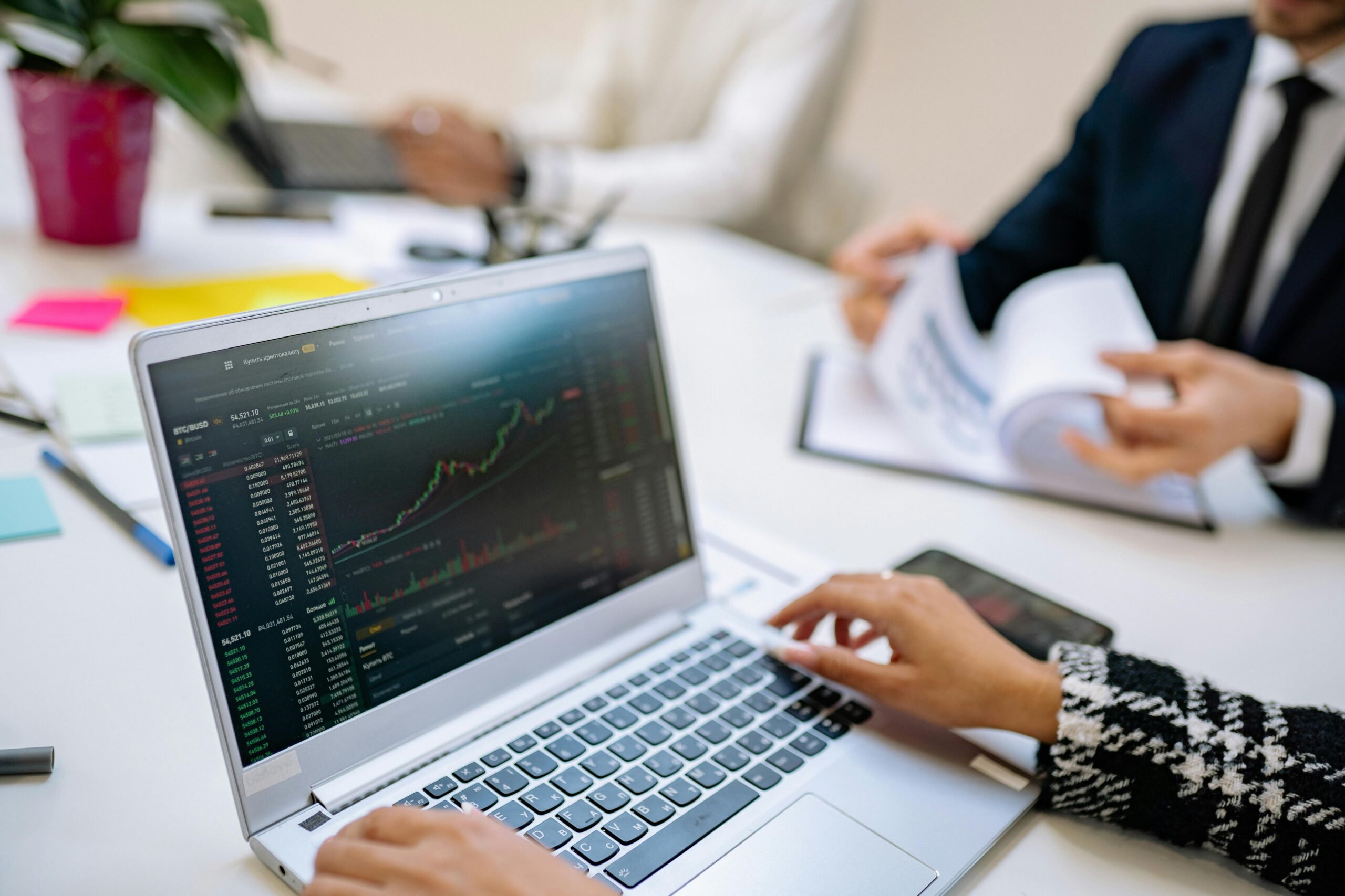 Read more about the article LangChain vs LlamaIndex: The Best Dev Guide for 2025