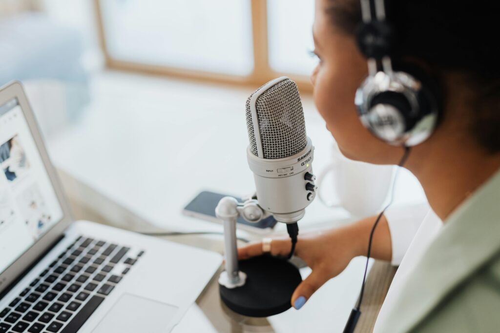 Podcast studio with microphone and laptop leveraging the Best AI Apps for Content Creators to record, edit, and publish.